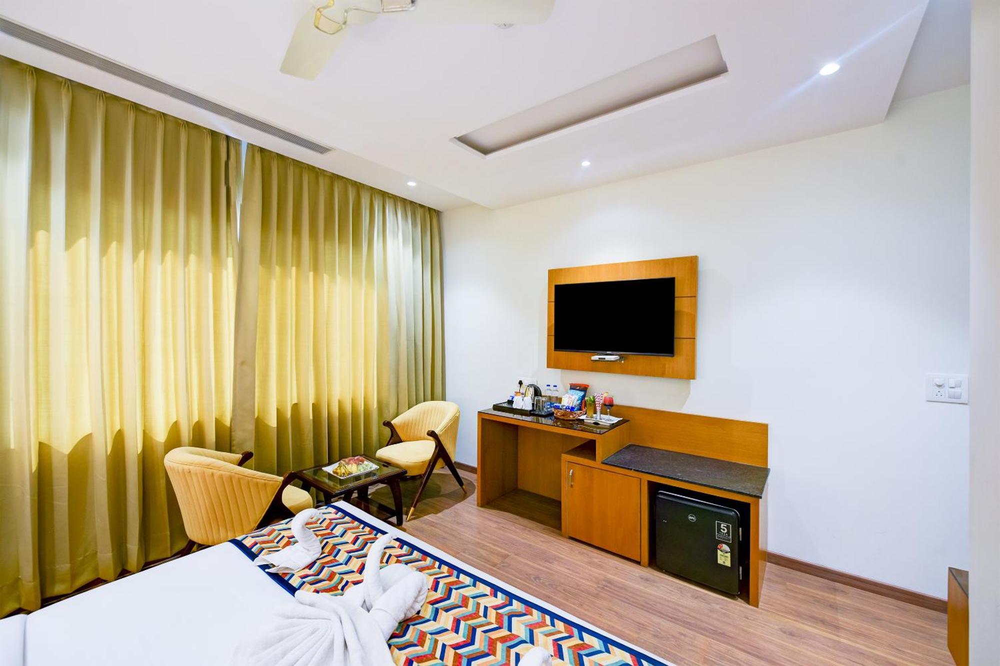 Classio Royale By Io Hotels Near Golden Temple Amritsar Exterior photo